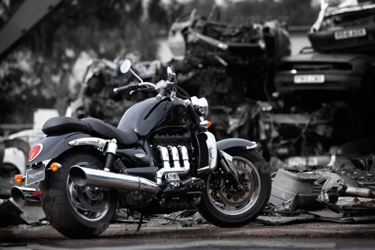Triumph Rocket III Roadster (13)