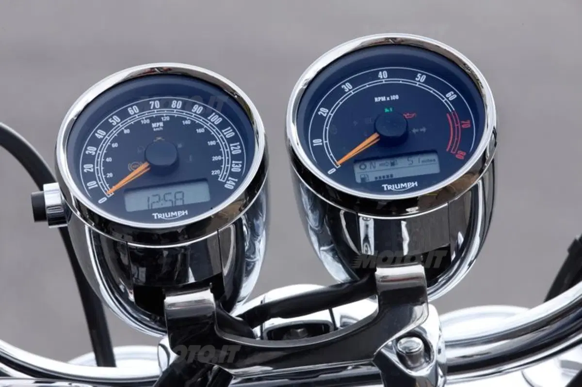Triumph Rocket III Roadster (14)