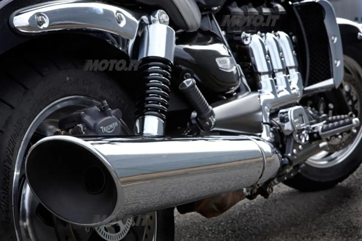 Triumph Rocket III Roadster (16)