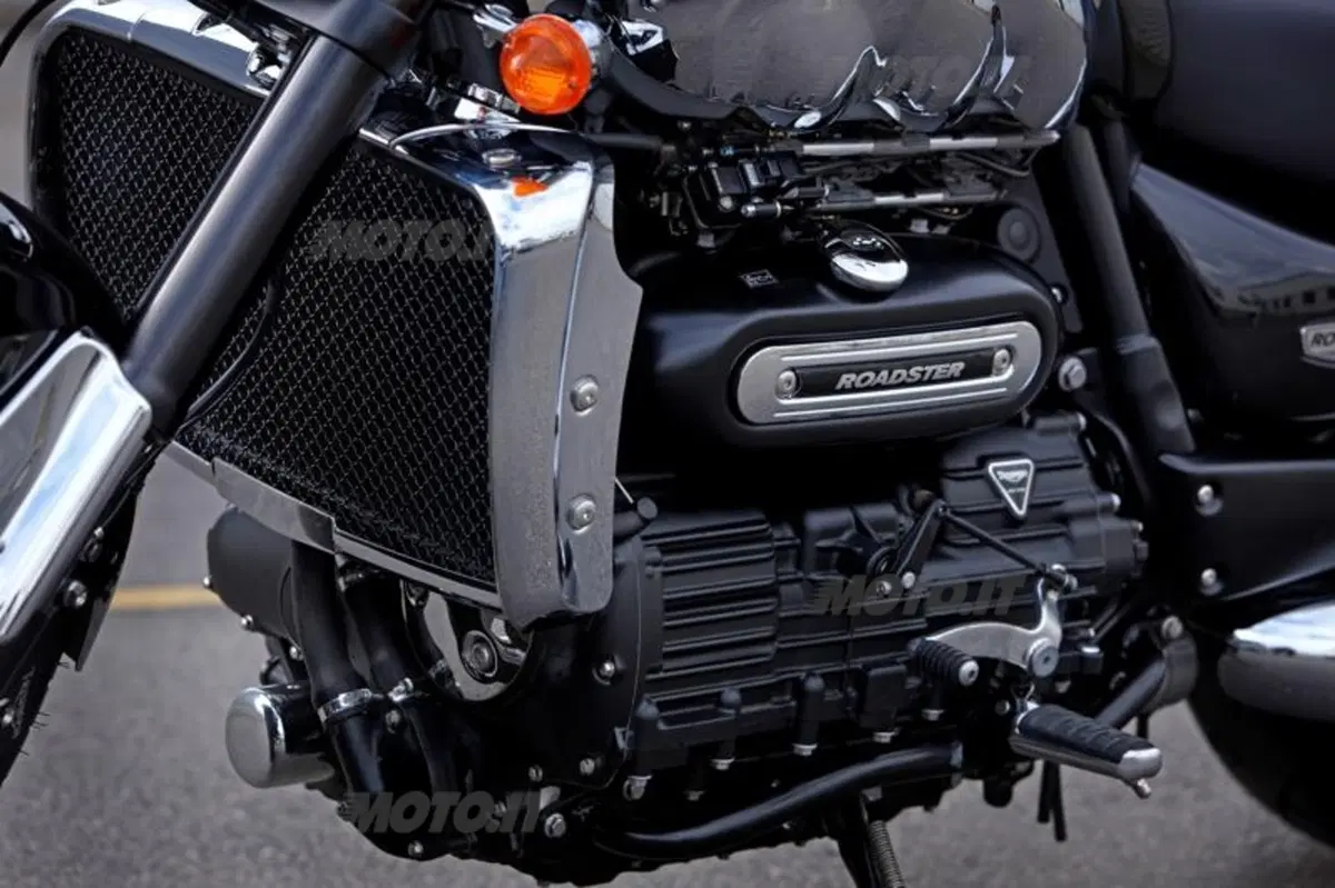 Triumph Rocket III Roadster (18)