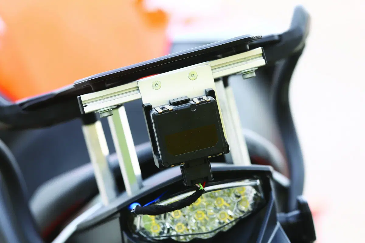 Cruise control adattativo e retrovisori intelligenti da KTM (Video) (3)
