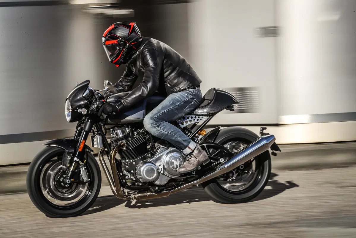 Norton Dominator Black. Café racer d'altri tempi... (3)