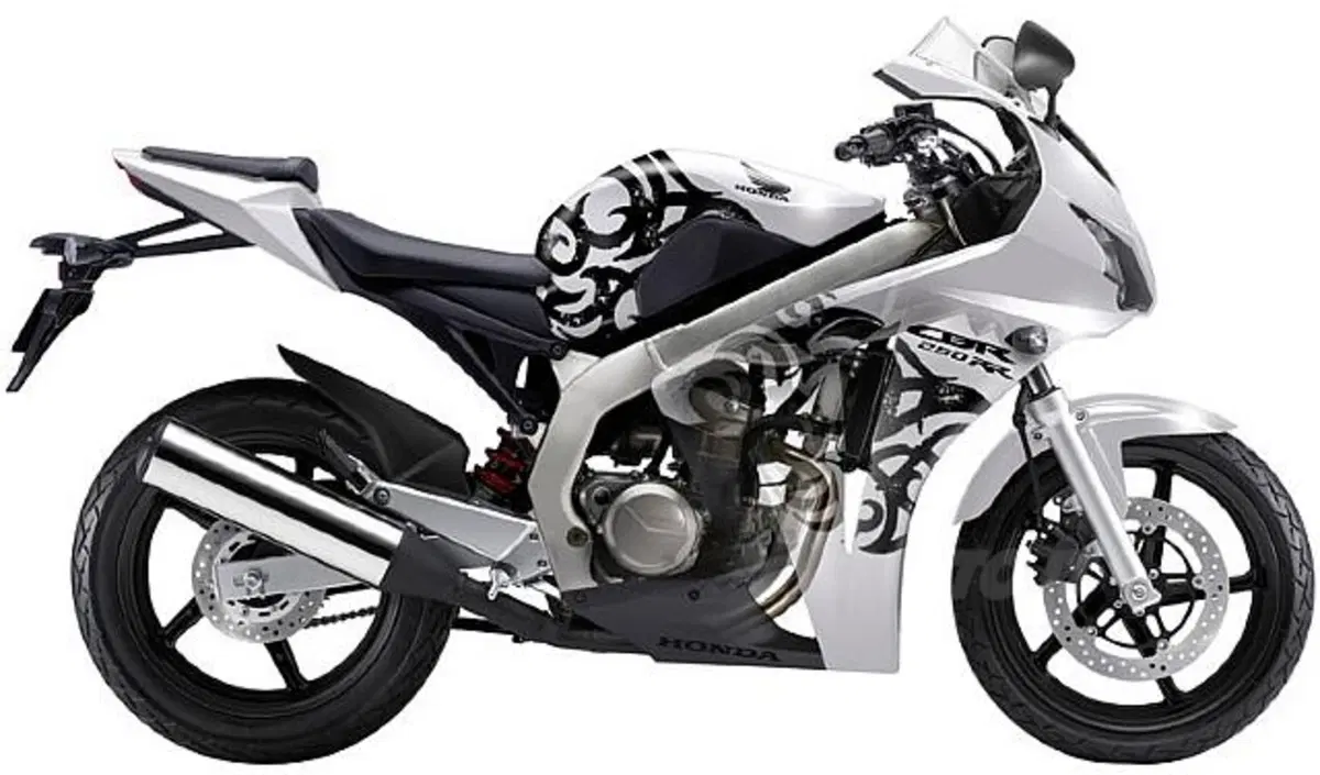 Honda CBR 250 RR, arriva la sport low cost (2)