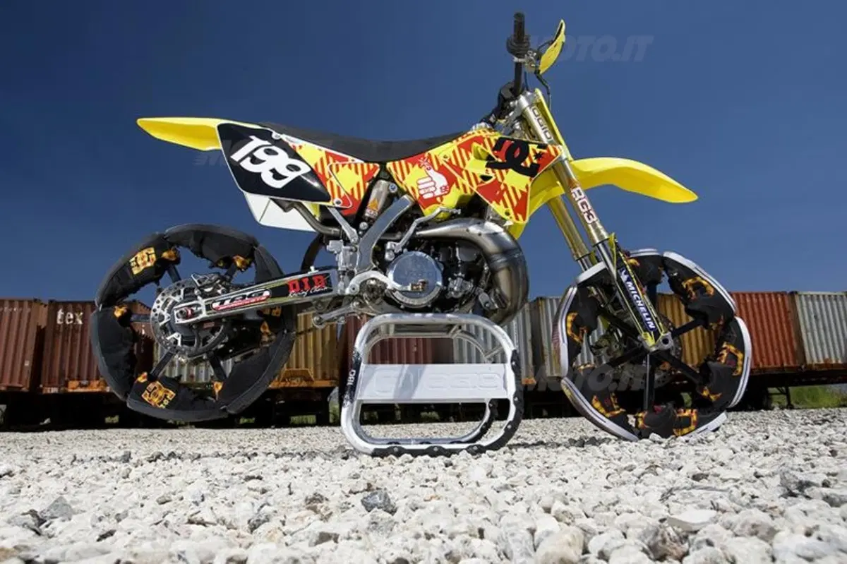 La Moto-scarpa di Pastrana (2)