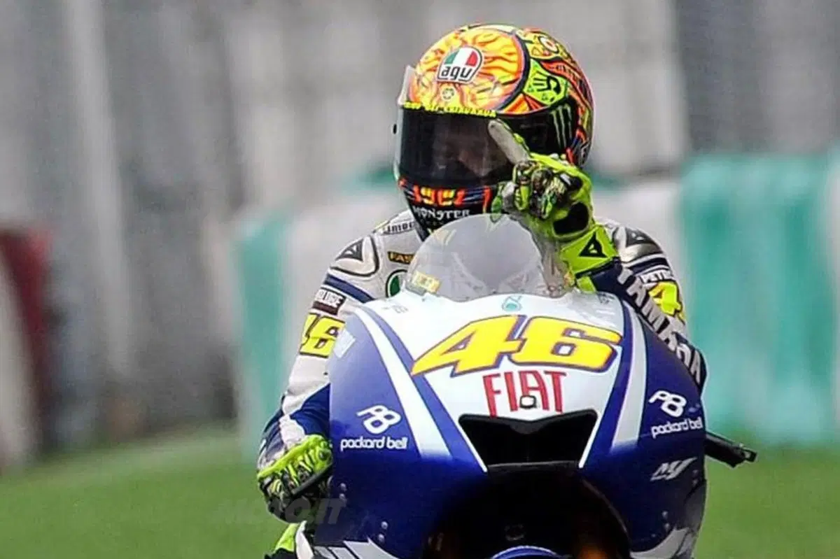 Valentino organizza per beneficenza una gara di Cross (5)