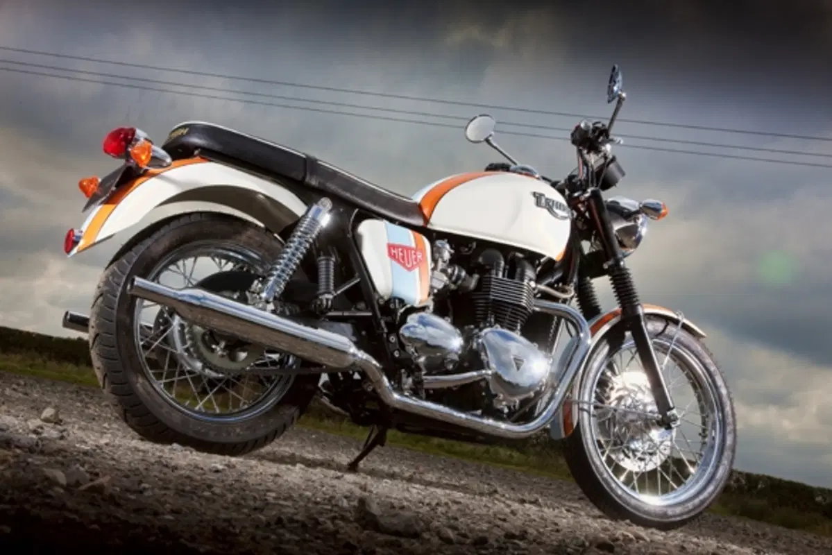 Triumph e TAG Heuer insieme per la Bonneville McQueen special (2)