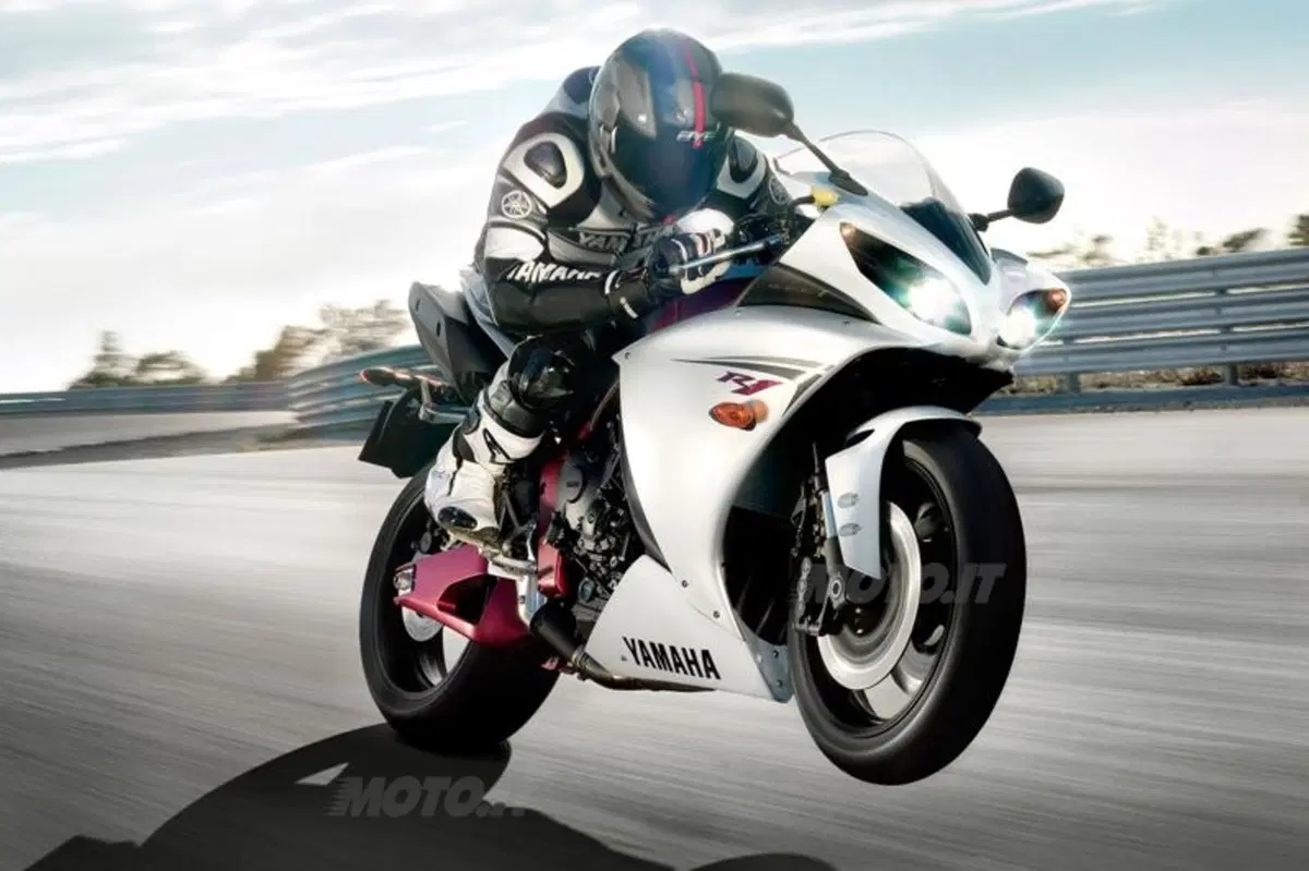 Guida alla Yamaha R1 (25)
