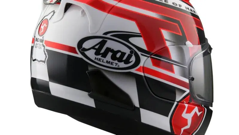 TT 2016, svelato l'Arai RX-7V IOMTT