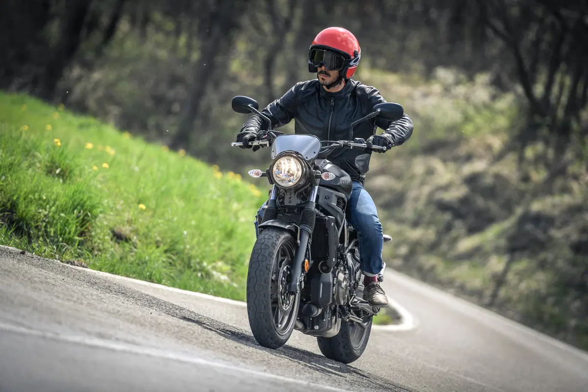 Sfida tra classiche: Ducati Scrambler, Moto Guzzi V7, Triumph Bonneville, Yamaha XSR (6)