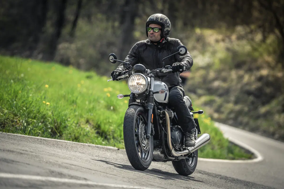 Sfida tra classiche: Ducati Scrambler, Moto Guzzi V7, Triumph Bonneville, Yamaha XSR (7)