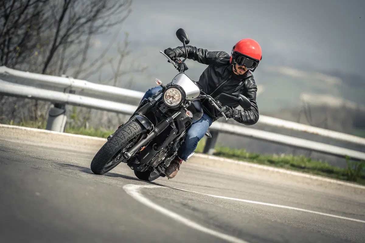 Sfida tra classiche: Ducati Scrambler, Moto Guzzi V7, Triumph Bonneville, Yamaha XSR (9)
