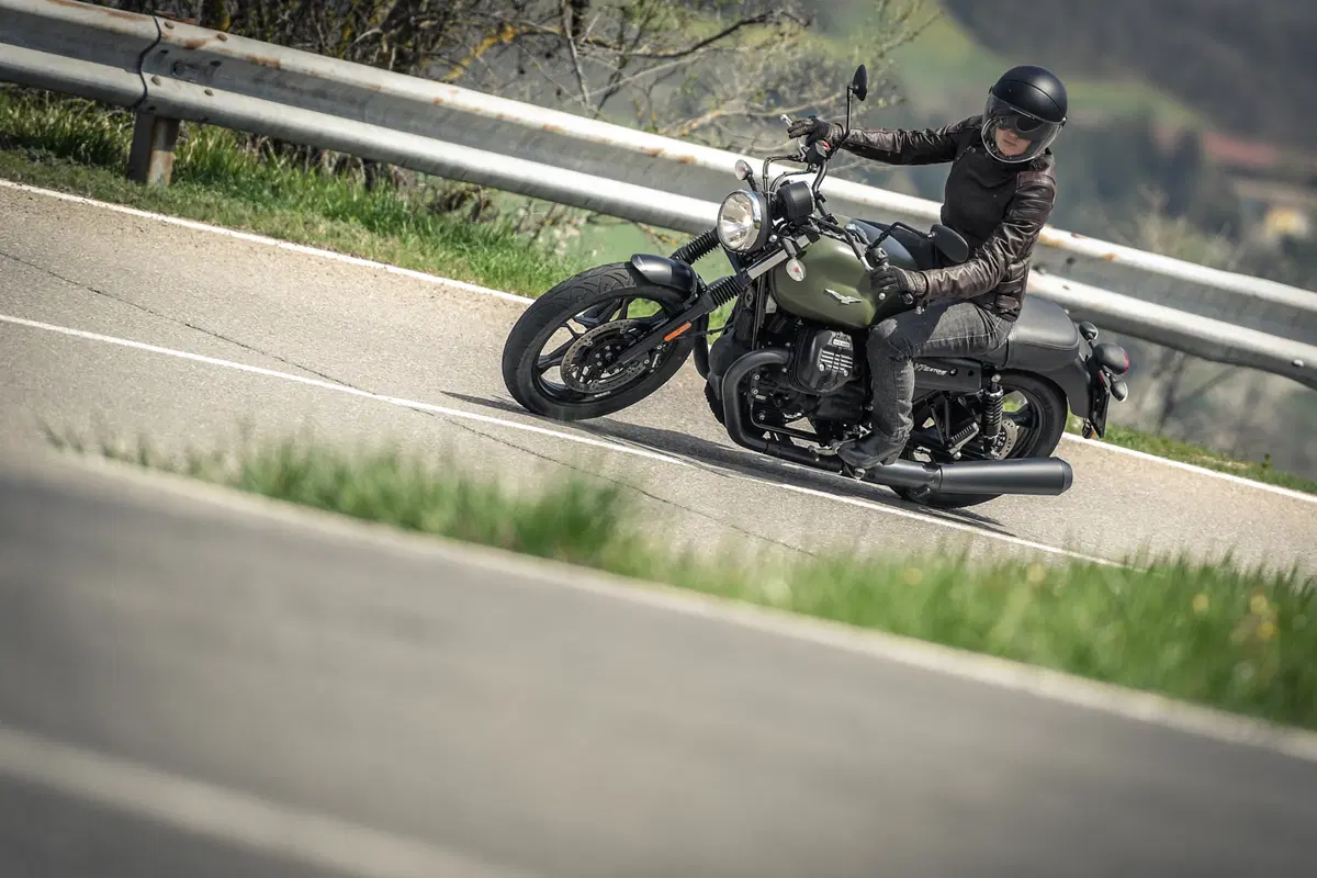 Sfida tra classiche: Ducati Scrambler, Moto Guzzi V7, Triumph Bonneville, Yamaha XSR (10)