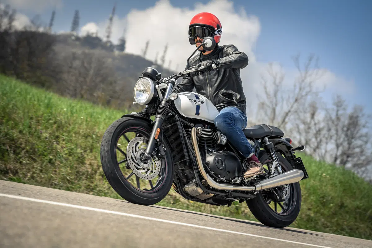 Sfida tra classiche: Ducati Scrambler, Moto Guzzi V7, Triumph Bonneville, Yamaha XSR (21)