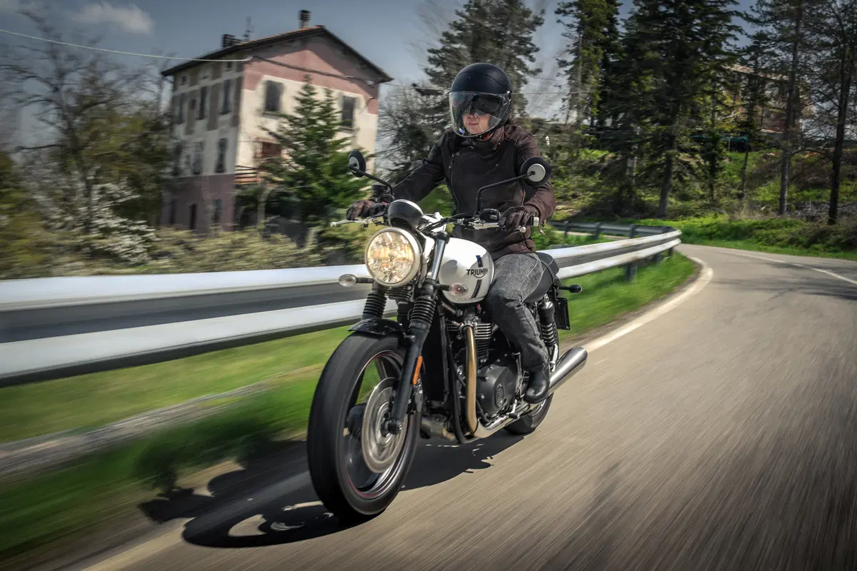 Sfida tra classiche: Ducati Scrambler, Moto Guzzi V7, Triumph Bonneville, Yamaha XSR (26)