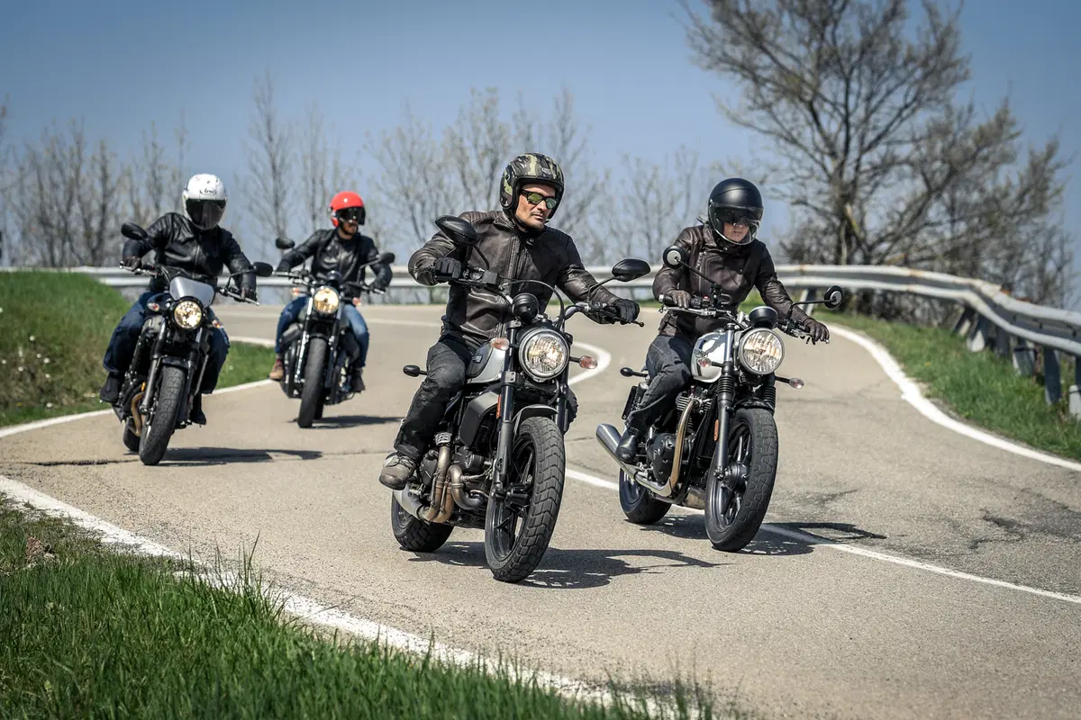 Sfida tra classiche: Ducati Scrambler, Moto Guzzi V7, Triumph Bonneville, Yamaha XSR (4)