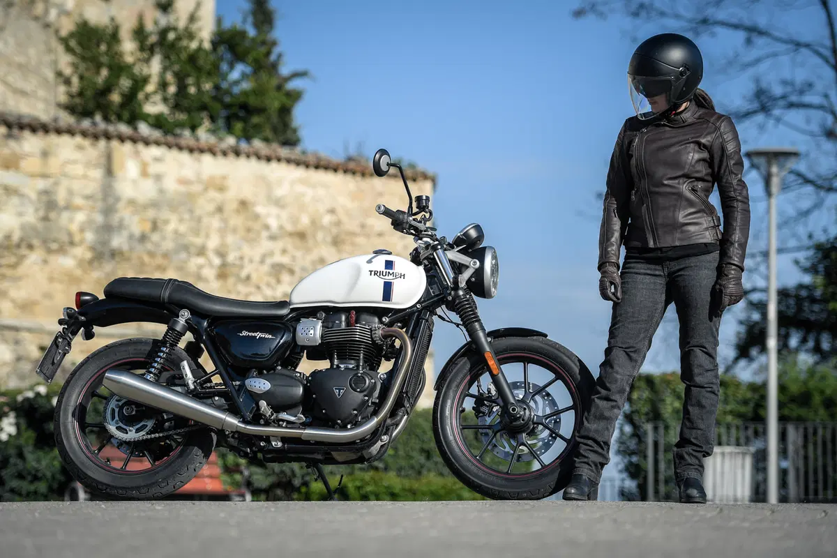 Sfida tra classiche: Ducati Scrambler, Moto Guzzi V7, Triumph Bonneville, Yamaha XSR (38)