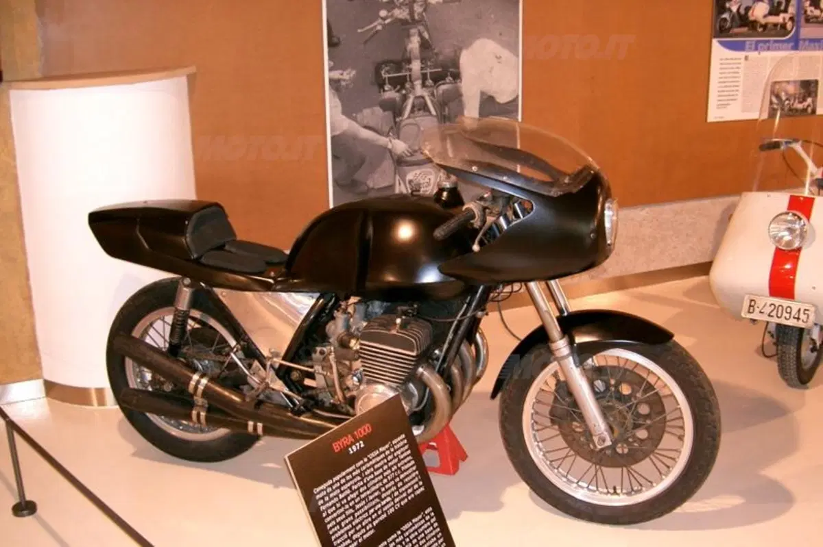 Ossa torna all'Eicma con il trial TR-i 280  (7)