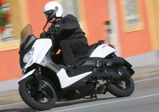 YAMAHA X-Max 250