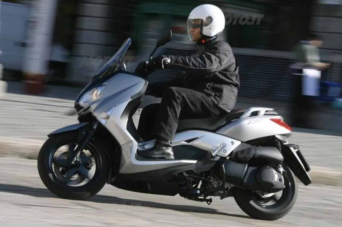 YAMAHA X-Max 250