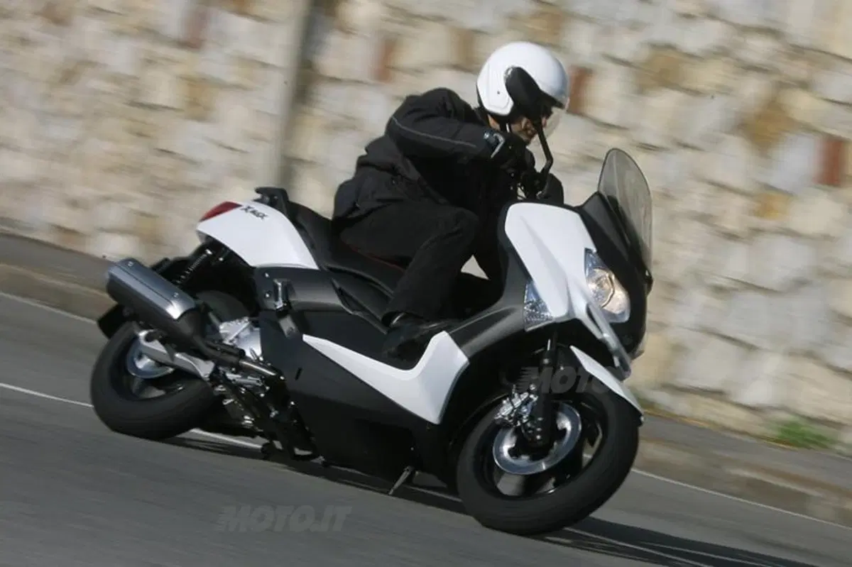 YAMAHA X-Max 250 (4)