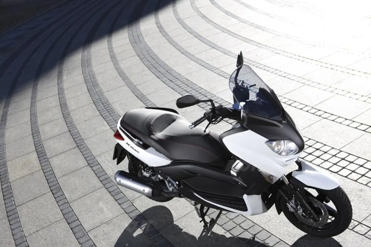 YAMAHA X-Max 250 (13)