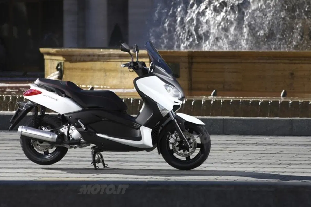 YAMAHA X-Max 250 (14)