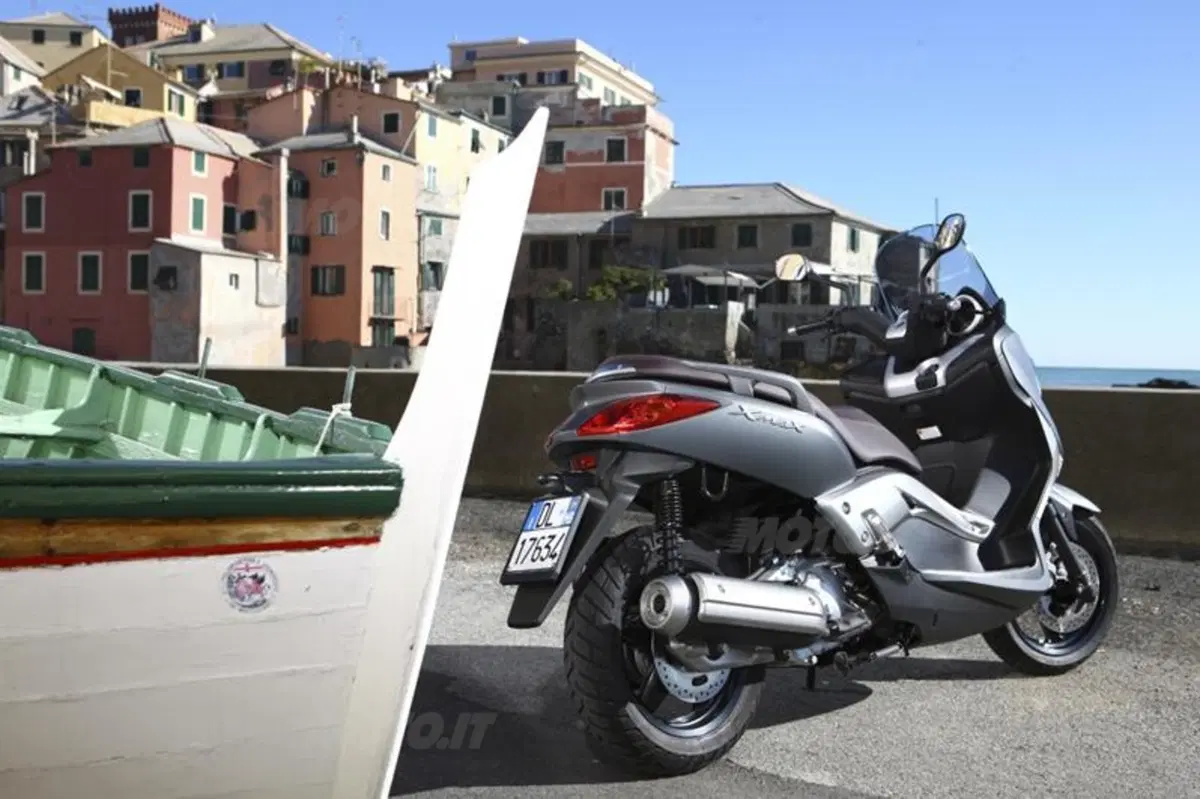 YAMAHA X-Max 250 (16)