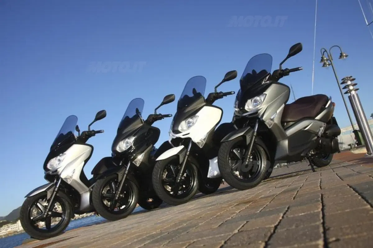 YAMAHA X-Max 250 (17)