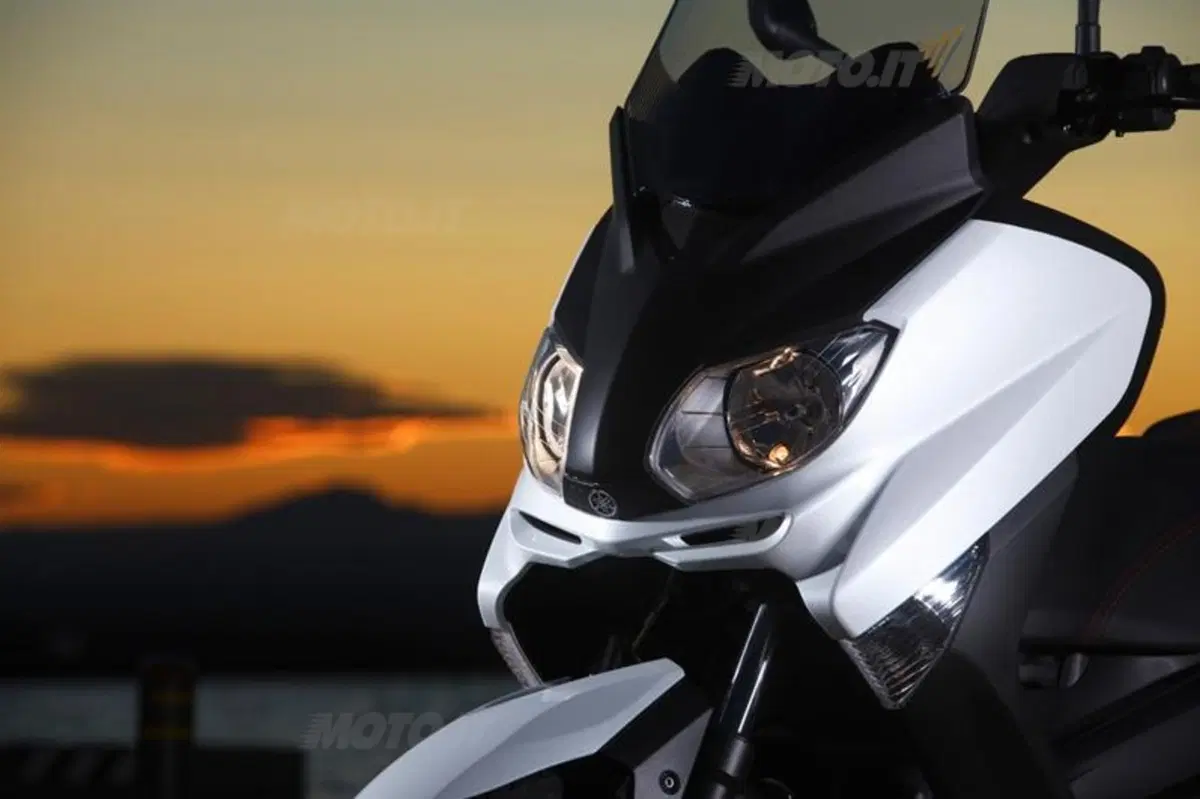 YAMAHA X-Max 250 (19)