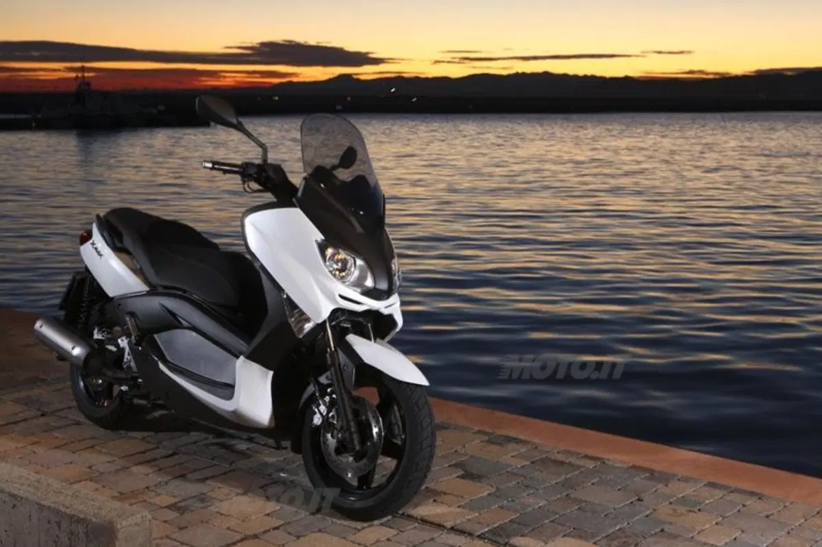 YAMAHA X-Max 250 (20)