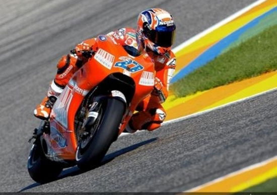 Pole imperiale per Stoner a Valencia