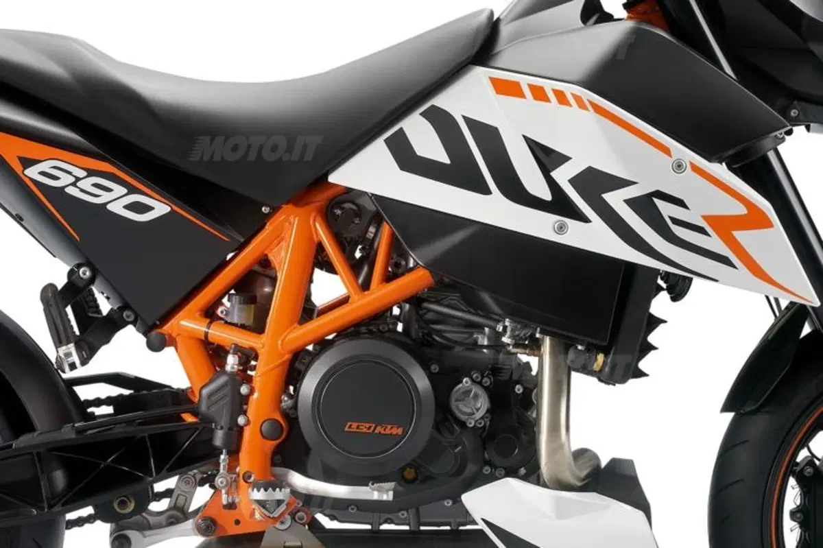 La KTM 690 Duke diventa R