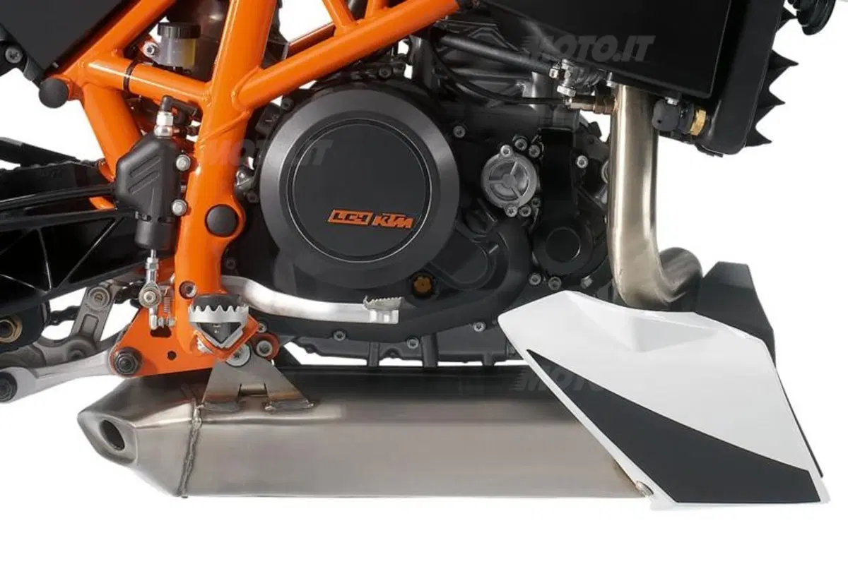 La KTM 690 Duke diventa R (3)