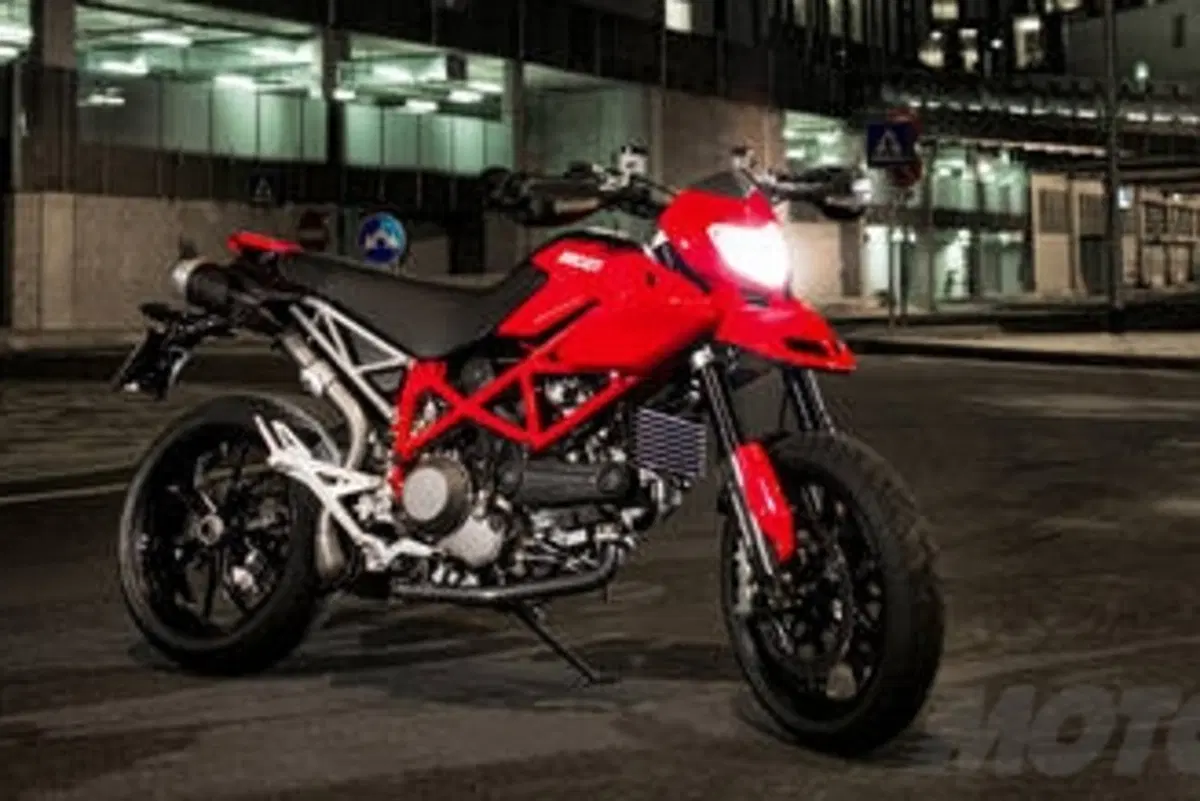 Ducati Hypermotard 1100 (2)