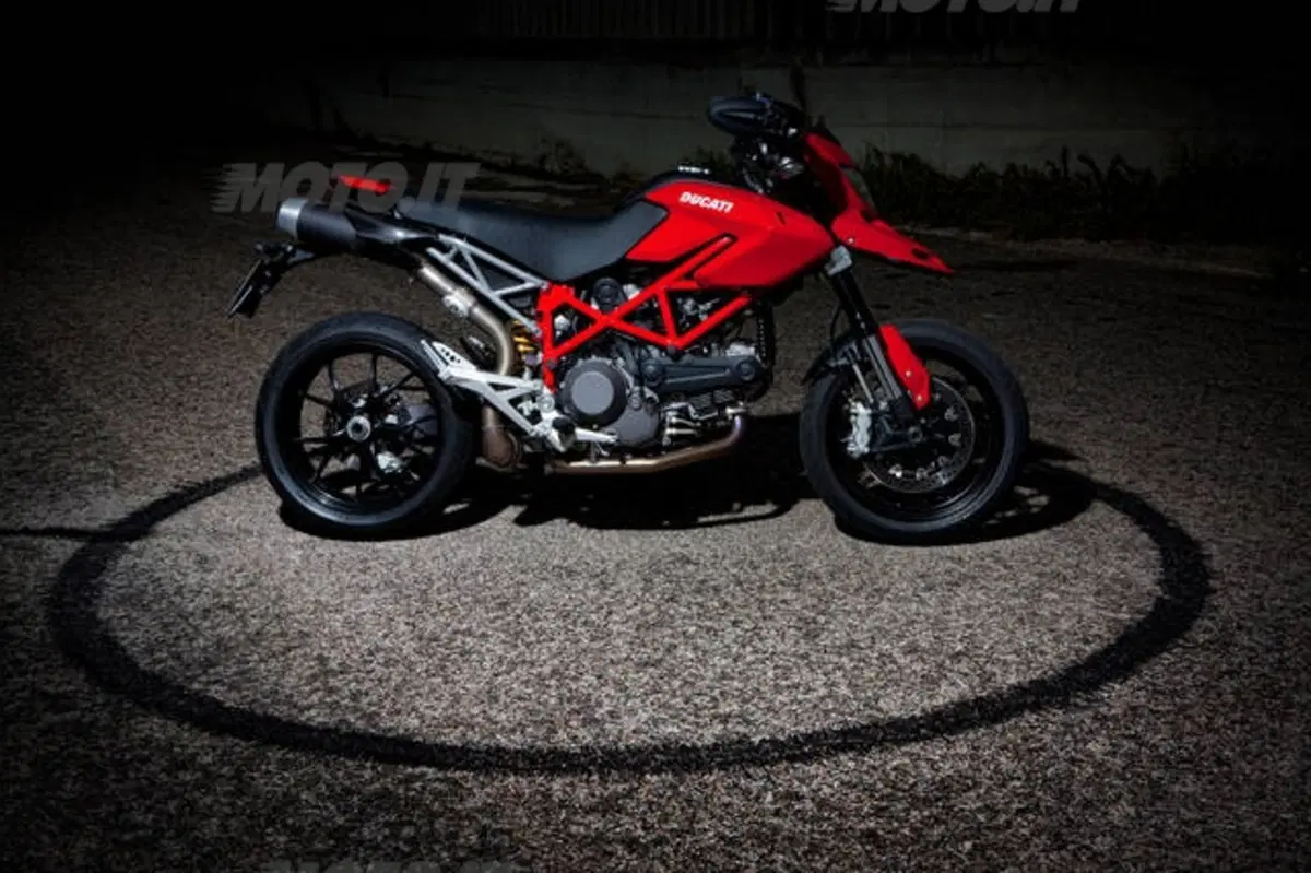 Ducati Hypermotard 1100 (5)