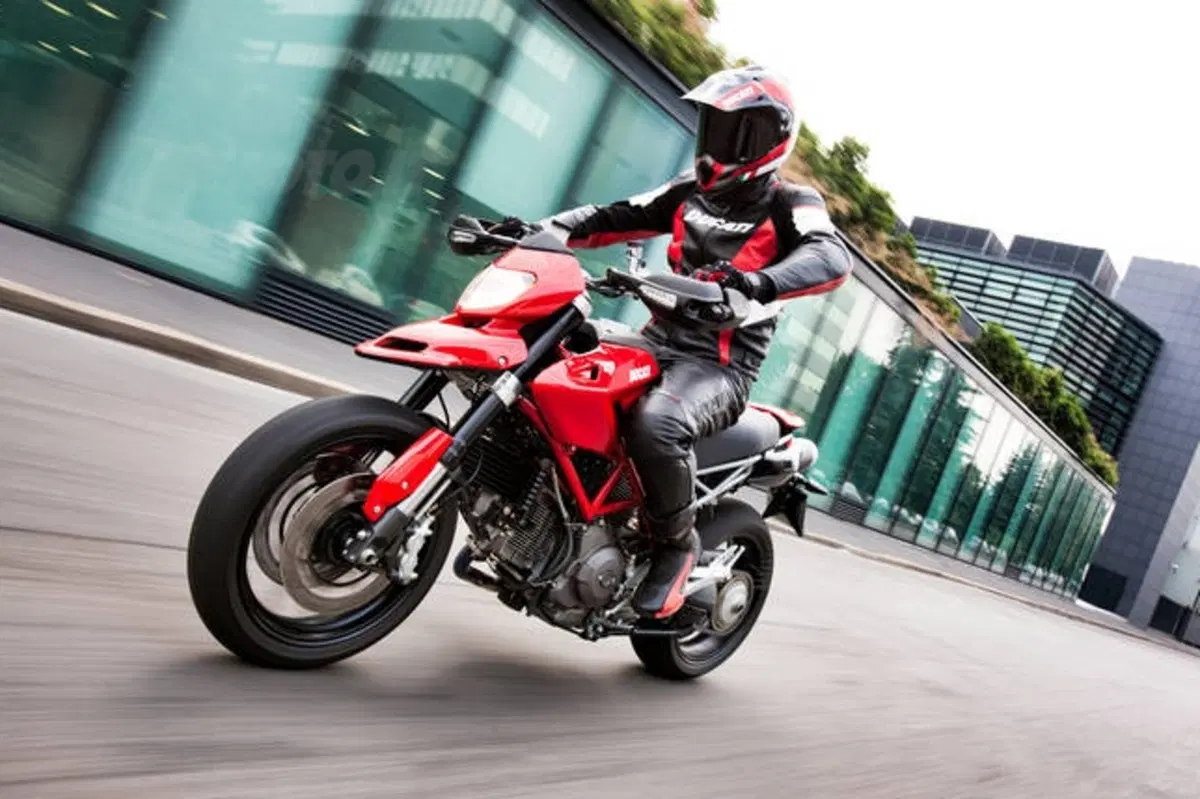 Ducati Hypermotard 1100 (6)