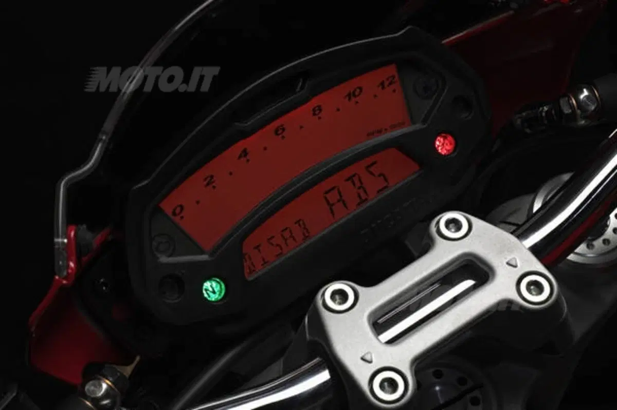 Ducati Monster 696 e 1100 (6)