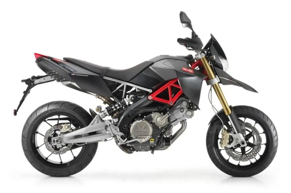 Aprilia Dorsoduro Factory (3)