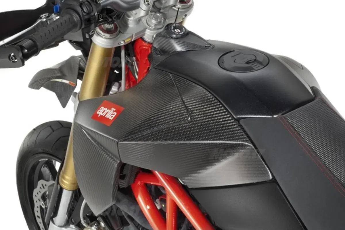 Aprilia Dorsoduro Factory (4)