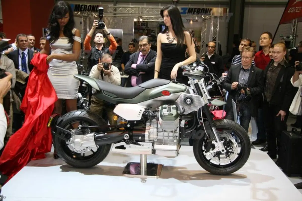 Moto Guzzi V12 LM e V12 Strada (2)