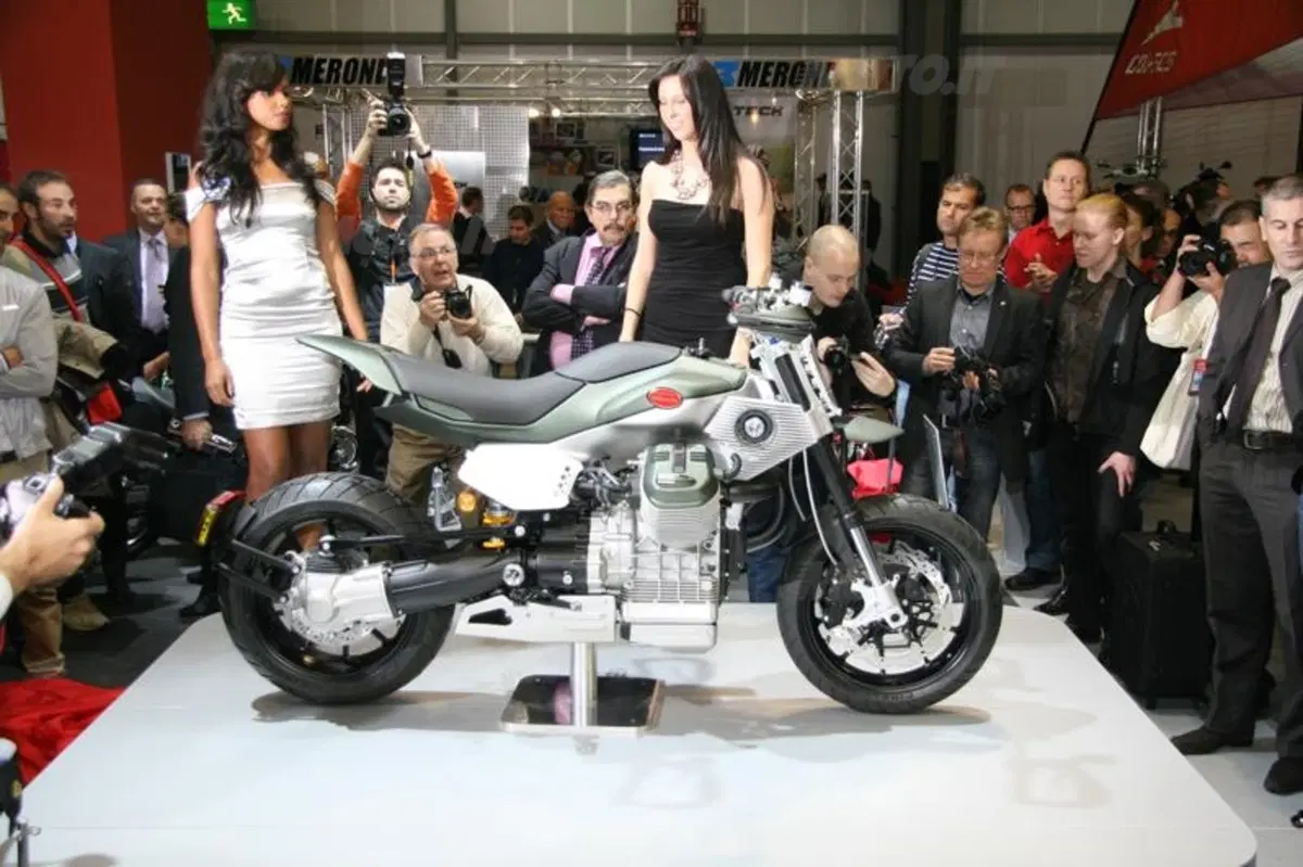 Moto Guzzi V12 LM e V12 Strada (3)