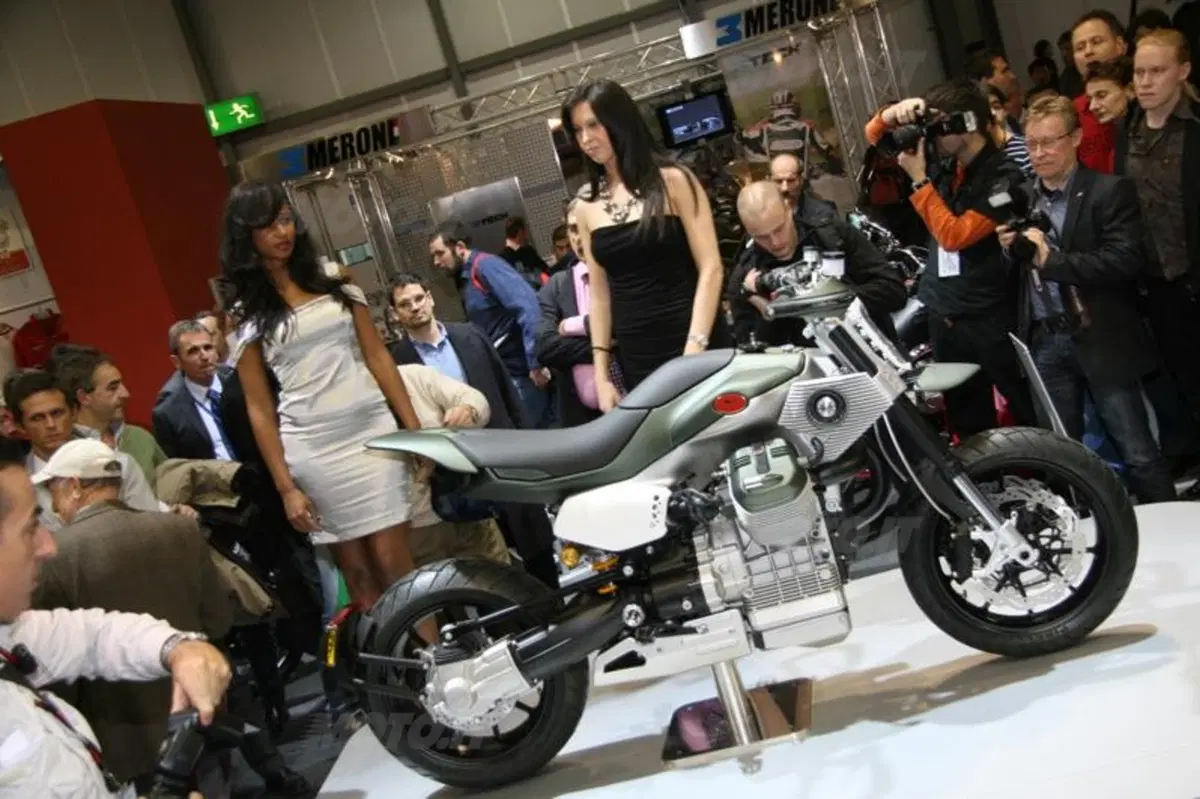 Moto Guzzi V12 LM e V12 Strada (5)