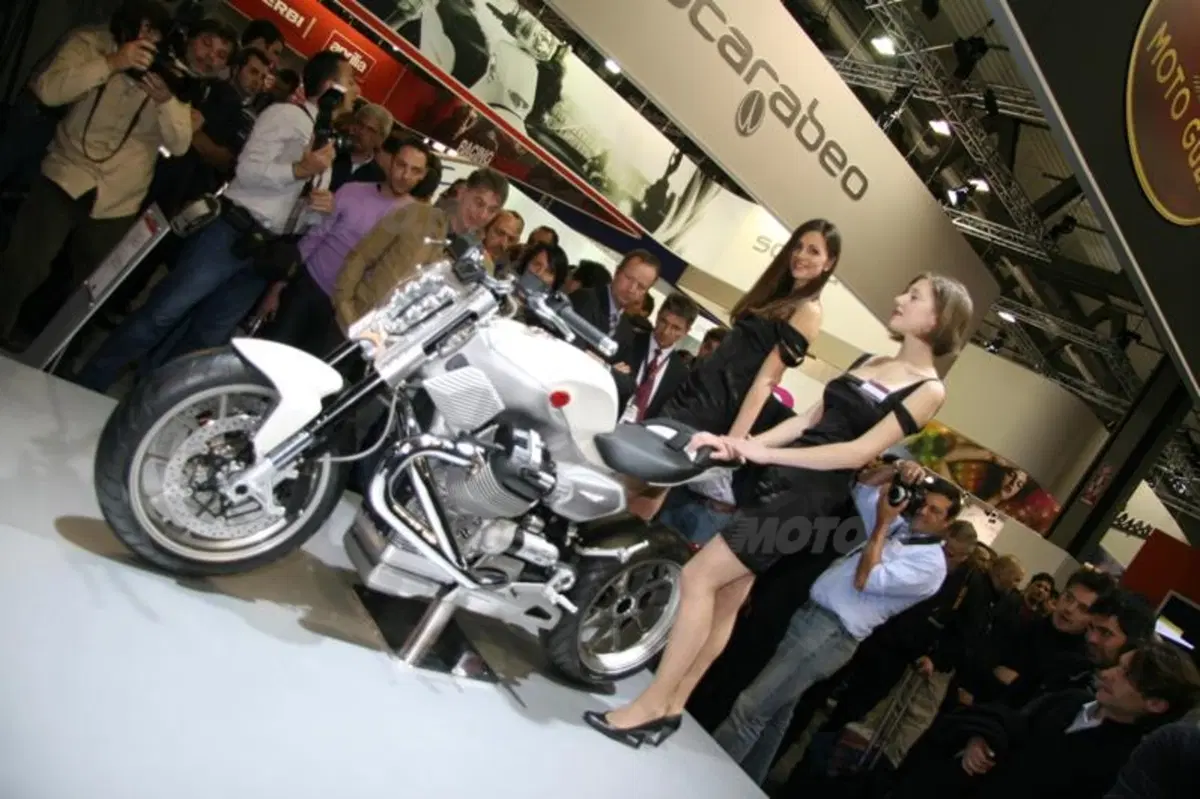 Moto Guzzi V12 LM e V12 Strada (8)