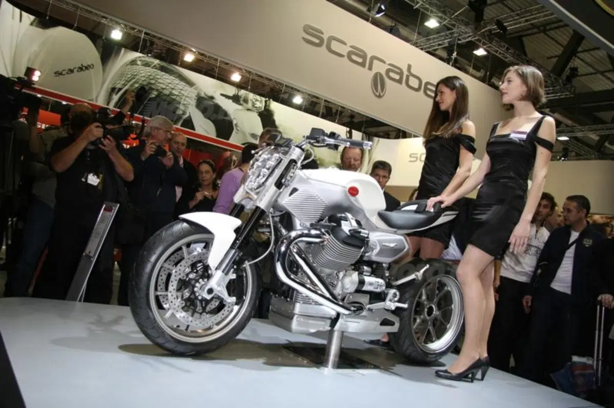 Moto Guzzi V12 LM e V12 Strada (9)
