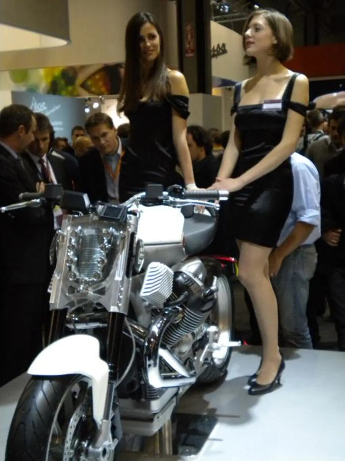 Moto Guzzi V12 LM e V12 Strada (12)