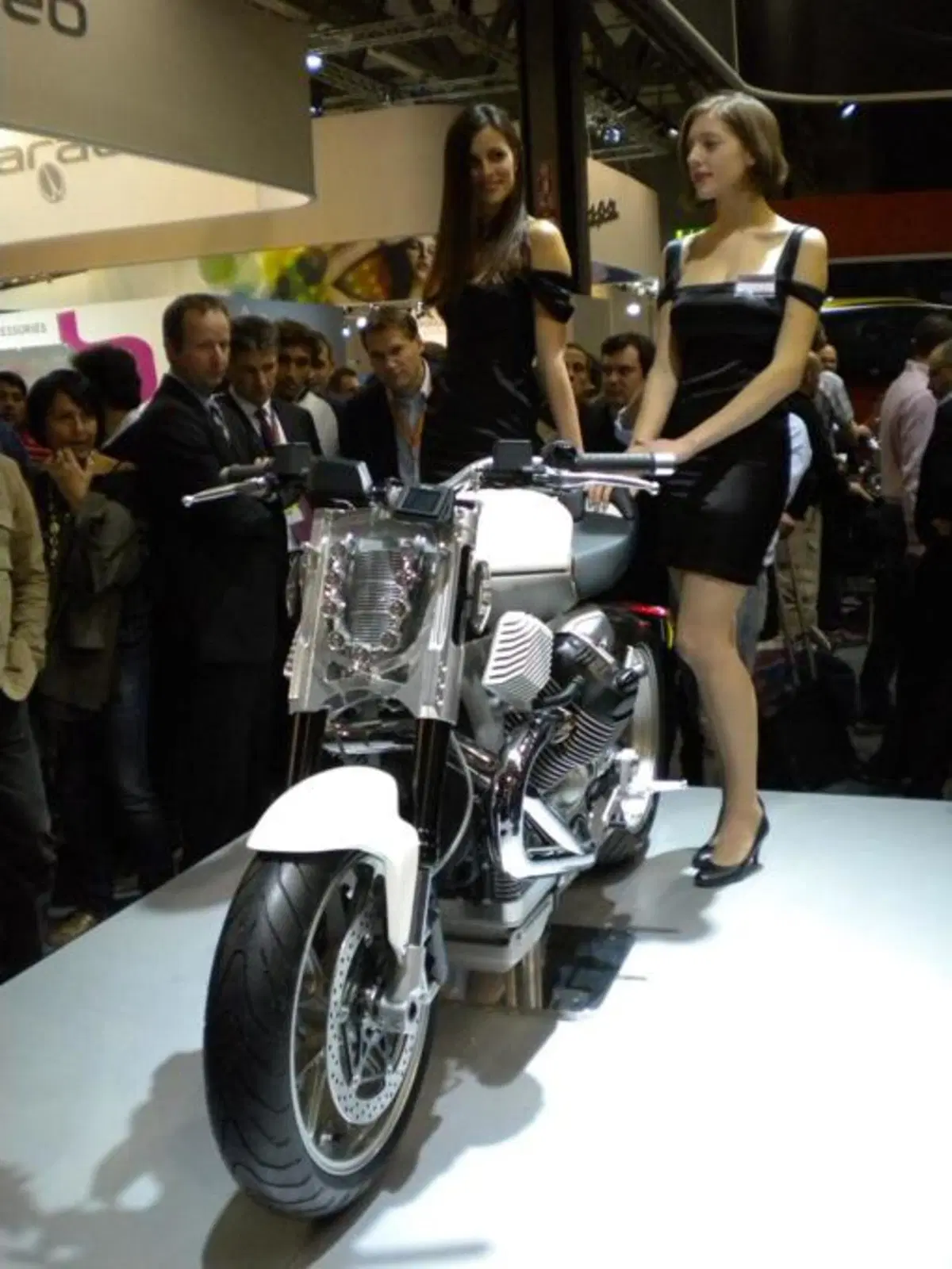 Moto Guzzi V12 LM e V12 Strada (13)