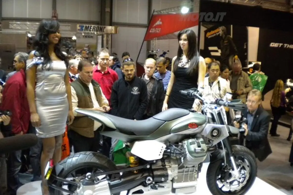 Moto Guzzi V12 LM e V12 Strada (14)