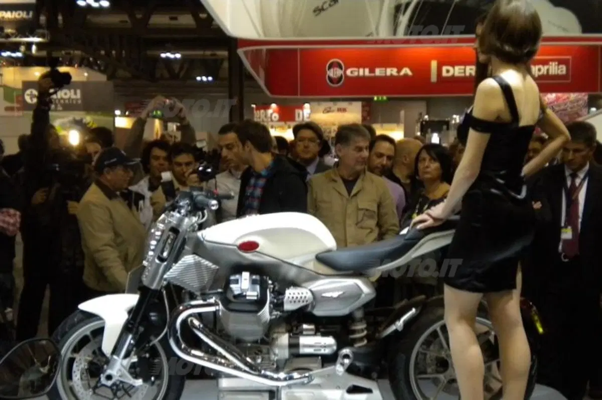 Moto Guzzi V12 LM e V12 Strada (15)