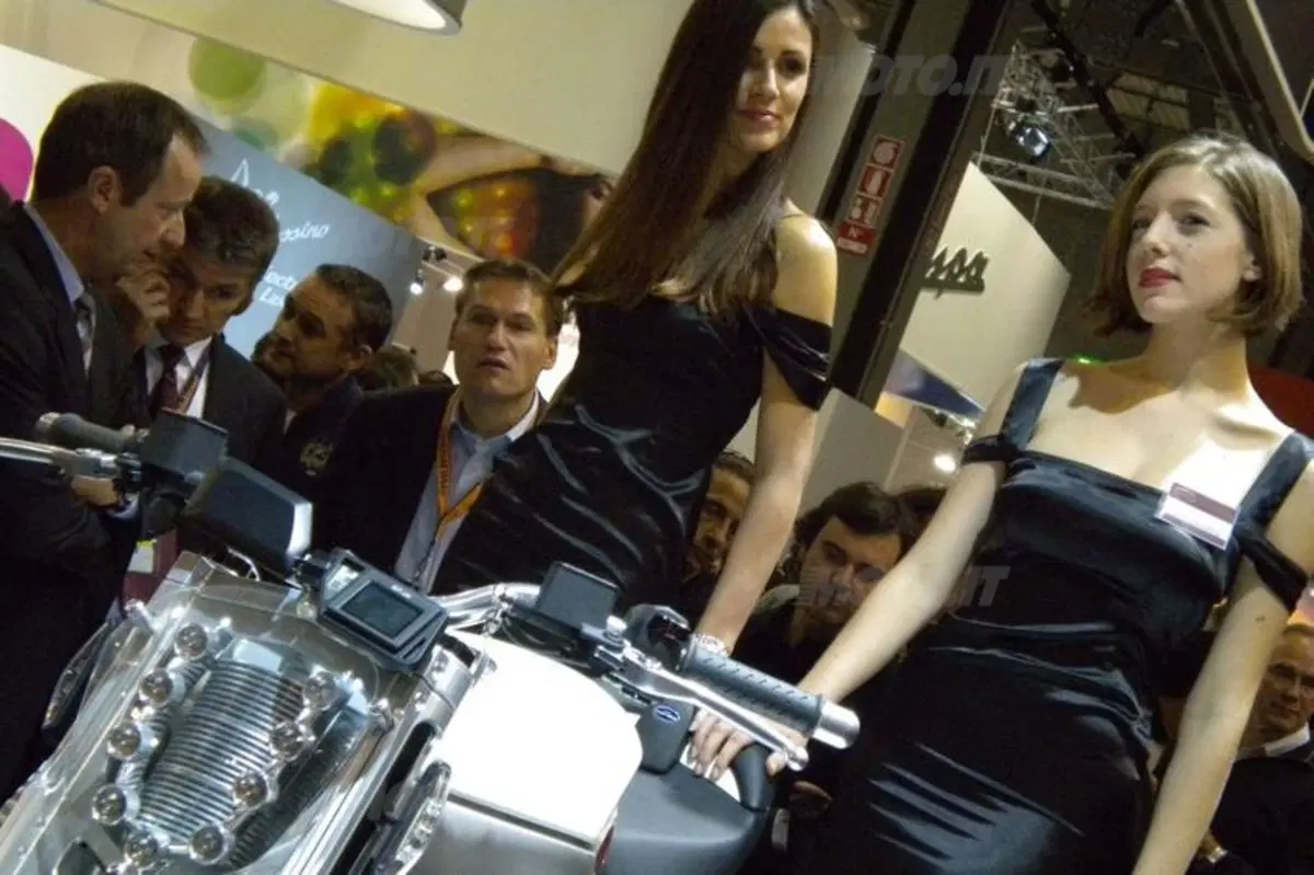 Moto Guzzi V12 LM e V12 Strada (16)