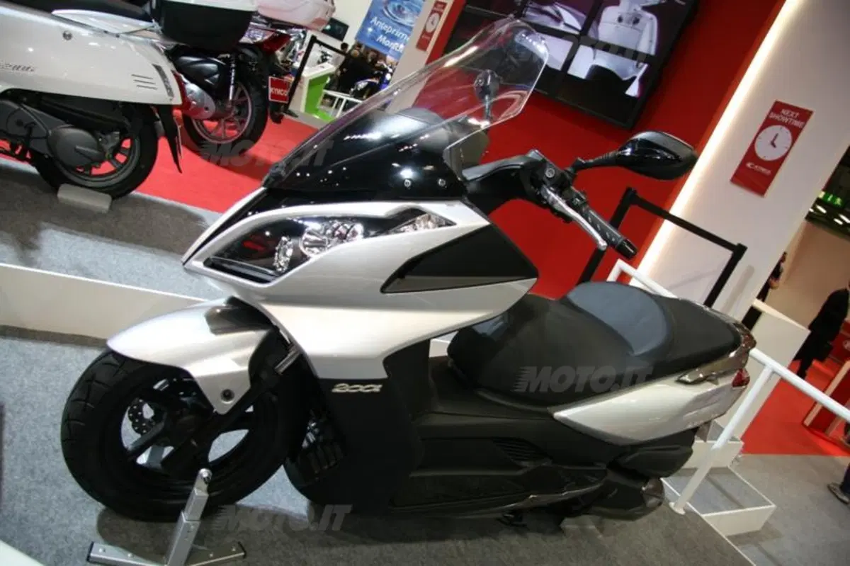 Kymco Downtown 200i (2)